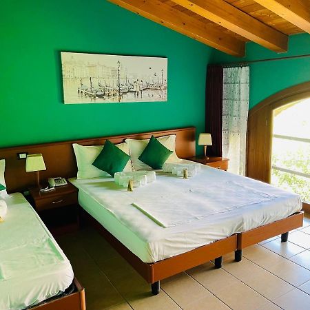 Hotel Al Bosco Sona Bagian luar foto