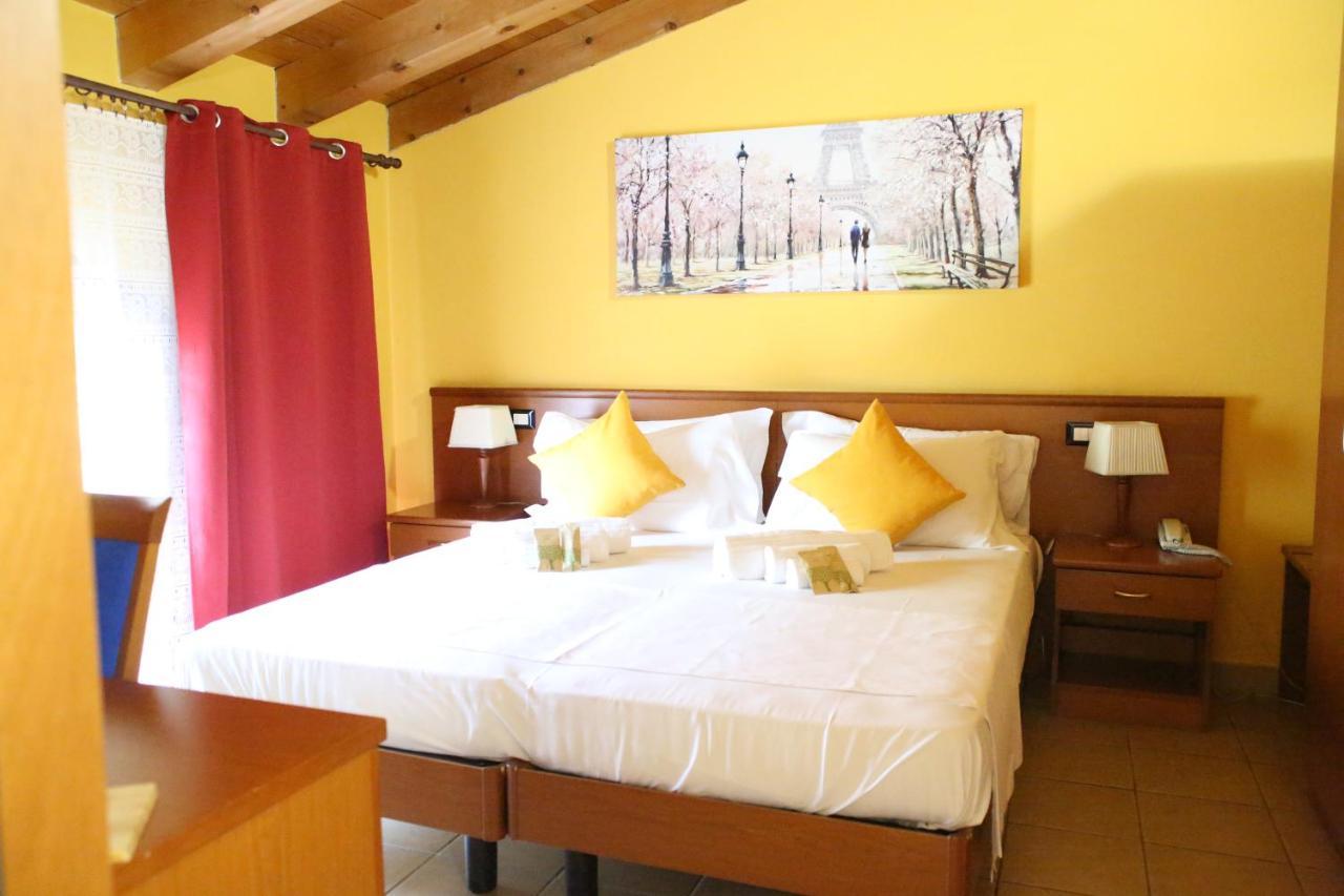 Hotel Al Bosco Sona Bagian luar foto