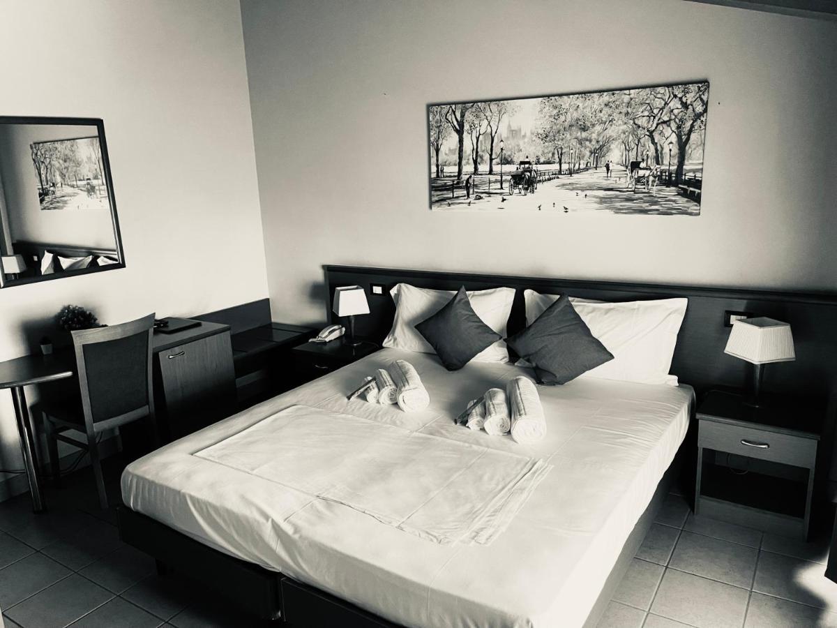 Hotel Al Bosco Sona Bagian luar foto
